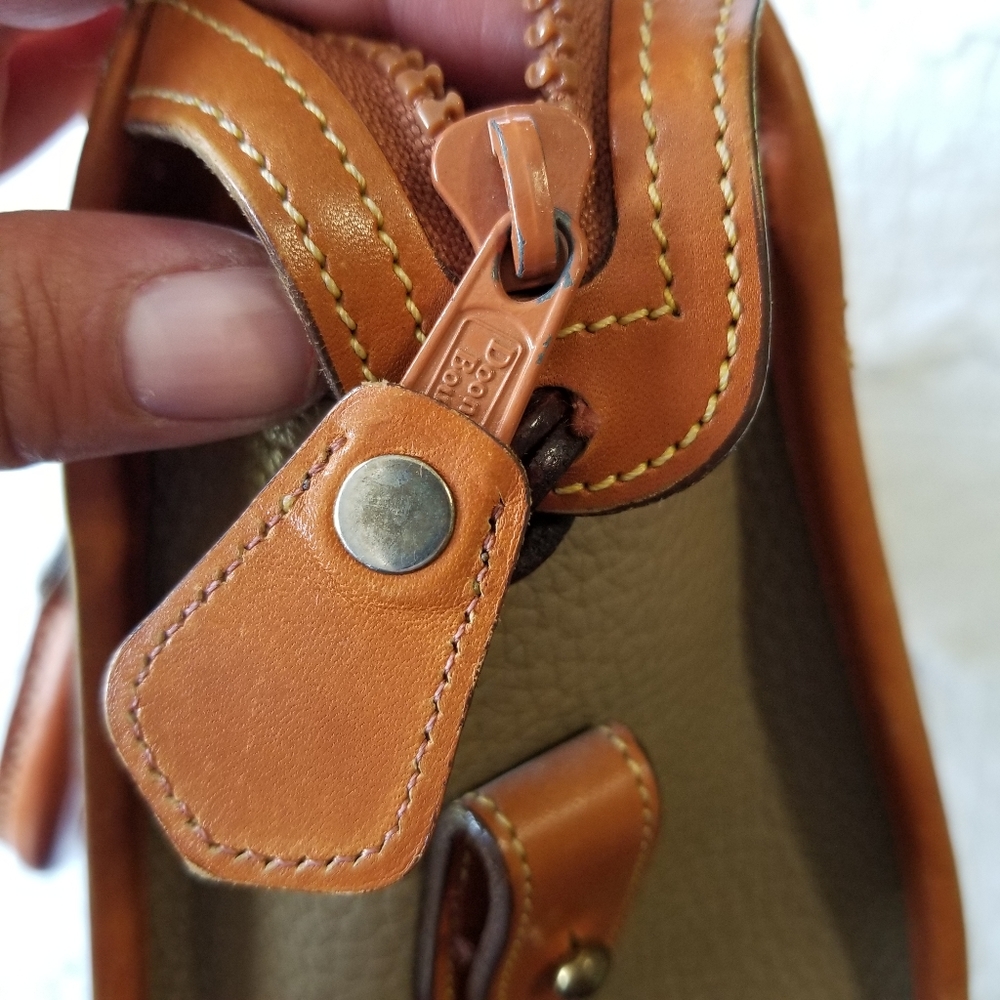 Vintage Dooney & Bourke Authentic Leather Handbag Taupe EUC - Picture 4 of 16
